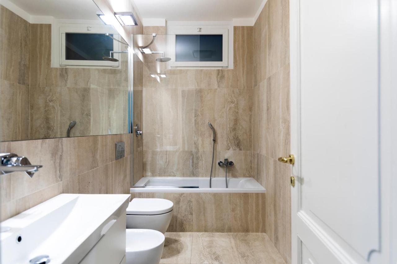 Montenapoleone - Sant Andrea Charme Penthouse Milan Bagian luar foto