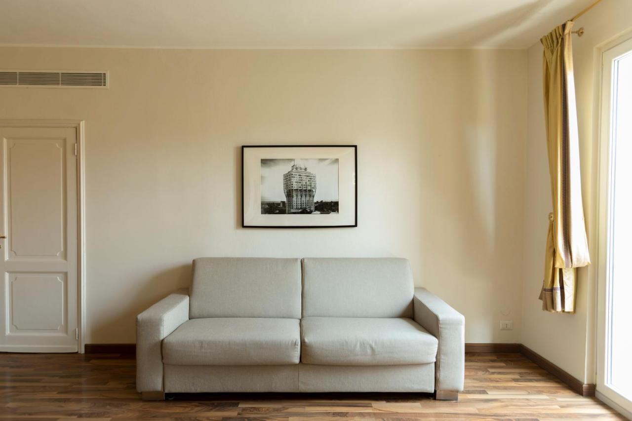Montenapoleone - Sant Andrea Charme Penthouse Milan Bagian luar foto